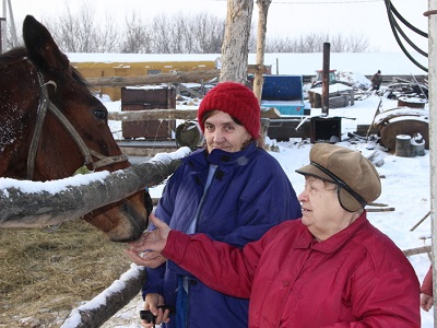 Жители Балашовского дома-интерната посетили крестьянско-фермерское хозяйство Петра Гарнаева