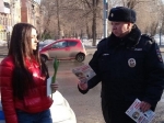 Сотрудники ГАИ совместно с инспектором ПДН, юными инспекторами дорожного движения и друзьями полиции провели акцию «Цветочный Патруль»