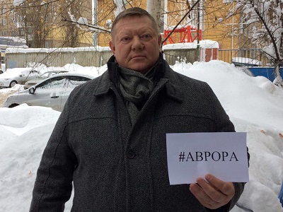 Николай Панков принял участие во флешмобе жителей Солнечного в защиту школы «Аврора»