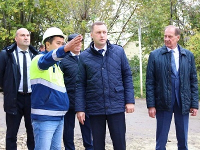 Губернатор Саратовской области Роман Бусаргин проверил, как идет строительство путепровода в Татищеве Губернатор Саратовской области Роман Бусаргин проверил, как идет строительство путепровода в Татищеве