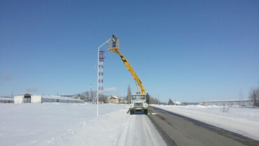 В Татищевском МО заменили лампочки на в фонарях на энергосберегающие