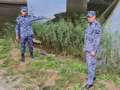 Росгвардейцы вытащили из воды тонувшего саратовца