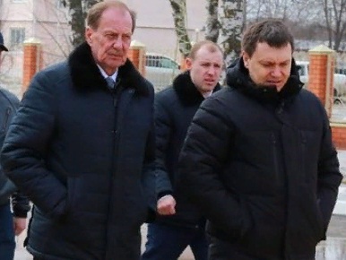 Зампред Правительства области Павел Мигачев посетил строительные площадки в Татищевском районе