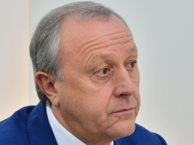 Одна родительница написала Губернатору о поборах в школе №90, другой - выступил в защиту директора 