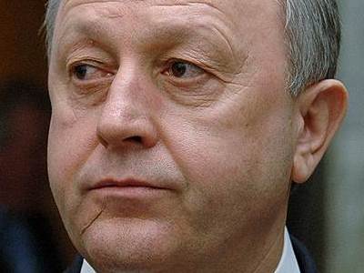 Губернатора просят содействовать в выплате зарплаты работникам предприятия