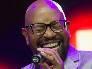 В Саратове выступит один из самых харизматичных джазовых вокалистов США Тавис Миннер!