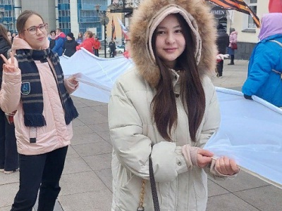 В Саратове в День народного единства растянули 60-метровый триколор