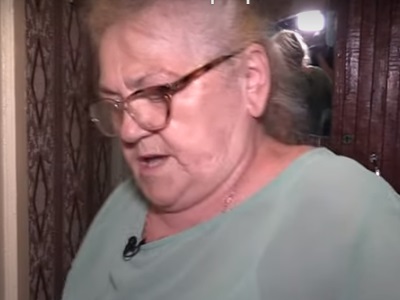Пенсионерка из Энгельса борется с дождем в собственной квартире