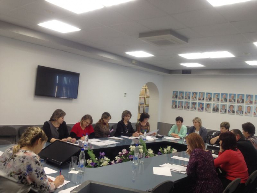 В администрации Татищевского района прошло заседание комиссии по контролю за расходами муниципальных учреждений