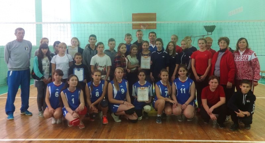 В Татищевском лицее состоялось открытое первенство ДЮСШ по волейболу