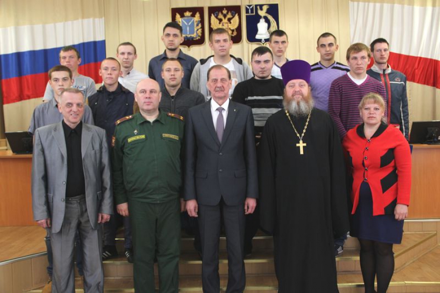 Татищевских призывников торжественно проводили в армию