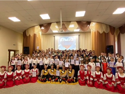 В Татищевском районе состоялся муниципальный фестиваль детского и юношеского творчества «С любовью к России»