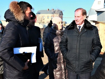 Глава Татищевского района провел выездное совещание на строительной площадке в лицее