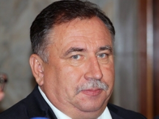 Валерия Сараева попросили хотя бы засыпать дорогу, потому что отчаялись дождаться нормального асфальта