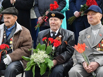 День Победы. Цветы, автопробеги, портреты ветеранов