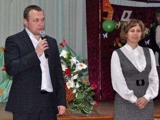 Юрий Максимов поздравил мам Ленинского района с праздником