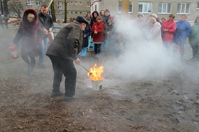 В Балашовском доме-интернате для престарелых и инвалидов прошли пожарно-тактические учения по отработке тушения пожара и эвакуации людей 