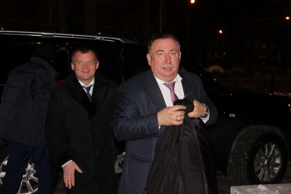 Глава Октябрьского района пригласил Валерия Сараева на открытие ледовой композиции 