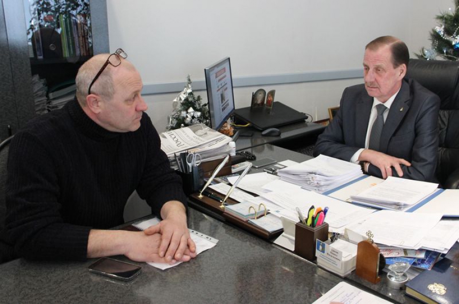 Татищевцы рассказали главе района о намерении открыть торговую точку и перейти на индивидуальное отопление в квартире