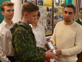 Саратовский альпинист развернет памятное знамя на вершине Эльбруса