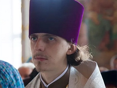 На площади Памяти и Славы провожали очередную группу мобилизованных: каждому вручили икону святого Георгия Победоносца