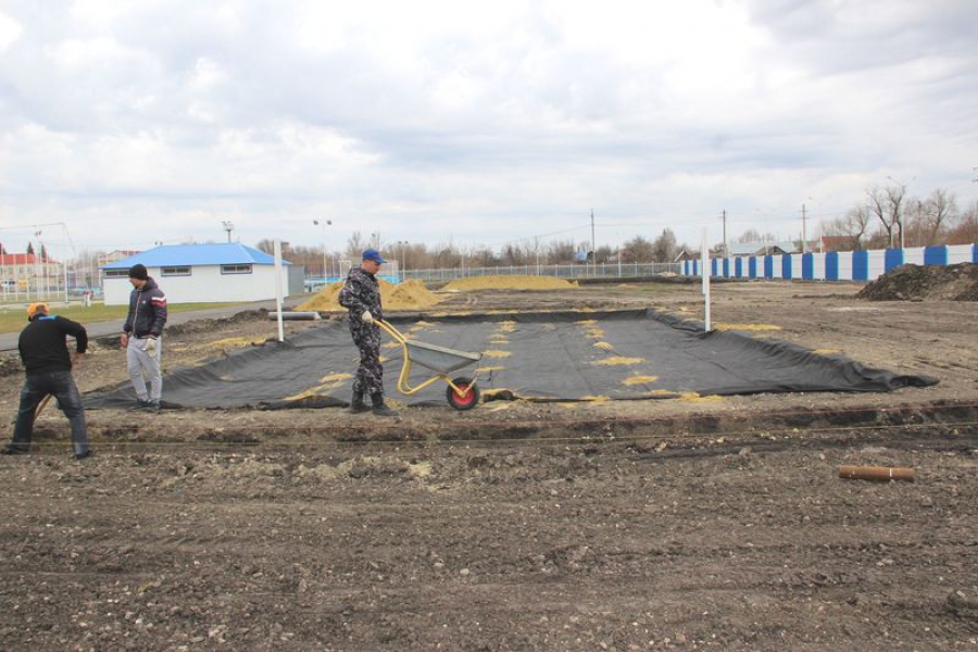 В Татищево продолжается реконструкция стадиона «Олимп» 
