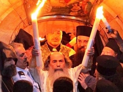 Благодатный огонь сошел в храм Гроба Господня