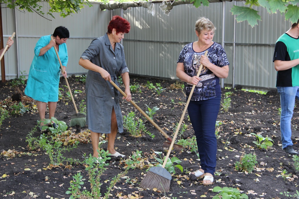 В Балашовском доме-интернате для престарелых и инвалидов прошел Всероссийский экологический субботник «Зеленая Россия»