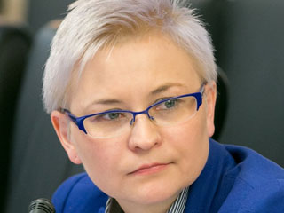 Общественники: Сенатор Людмила Бокова изменила позицию по “закону о шлепках”