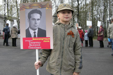 Лица творцов и потомков Великой Победы. Праздничный фоторепортаж