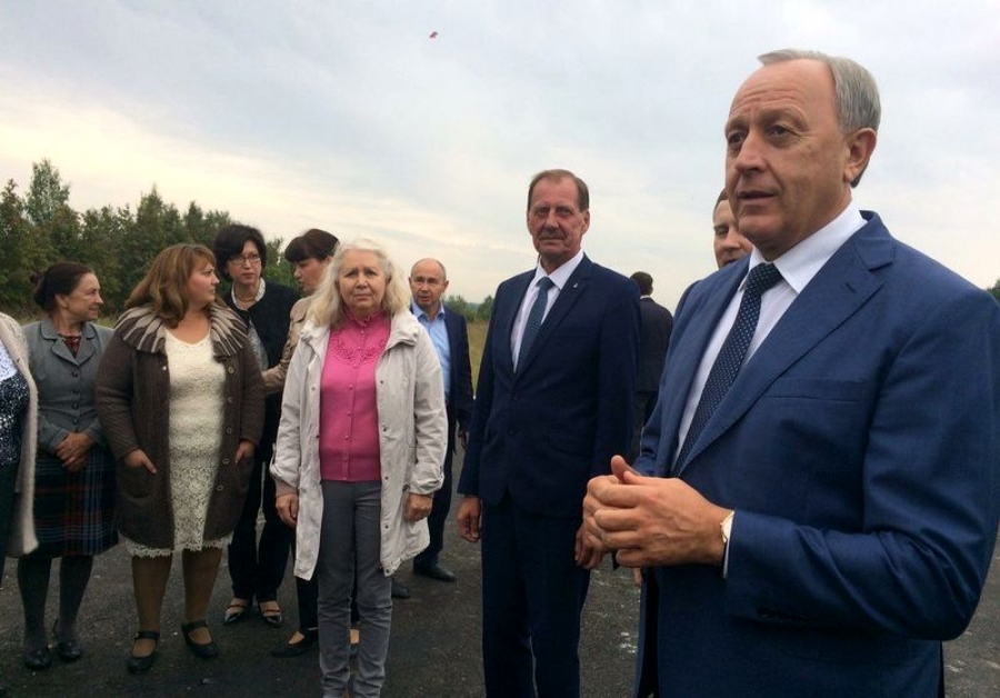 В Татищево проинспектировали ремонт дороги