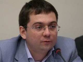 Андрей Чибис поручил саратовцам самим делать лавочки для бульваров