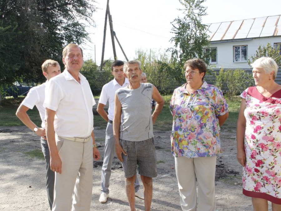 Строительство ДК в селе Курдюм Татищевского района: отремонтирована крыша, завершаются работы по отделке фасада