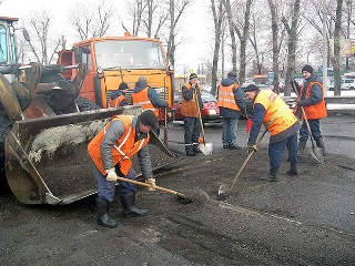 Дороги Энгельса ремонтируют по плану