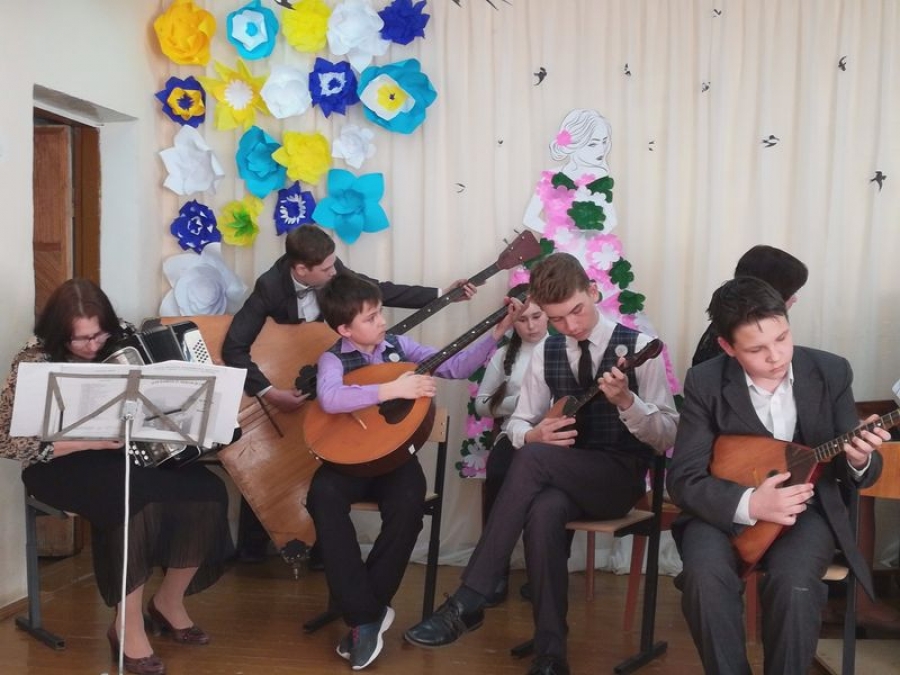 В Детской школе искусств Татищево прошел праздничный концерт «Весеннее настроение»