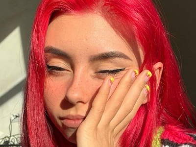 Молодая певица из Саратова, которая попала в список «нежелательных» артистов, объявила о переносе своего концерта