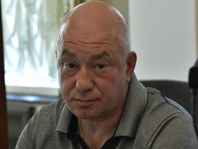 «Урны набиты мусором, много окурков, очень грязно»: жители недовольны состоянием сквера на проспекте Энтузиастов