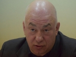 На месте обрушения многоквартирного дома в Заводском районе Саратова перевернулся экскаватор