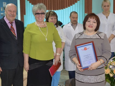 Коллектив ФГБУ «Саратовская МВЛ» поздравляет агронома отдела фитосанитарной экспертизы В.Ф. Уварову с 60-летним Юбилеем