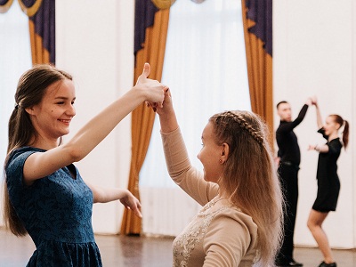 Саратовский академический театр оперы и балета приглашает зрителей на открытый урок-занятие по танго-вальсу