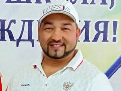 «Разделись, залезли в воду и поплыли»: тренер по боксу спас девушку, которая упала с моста 