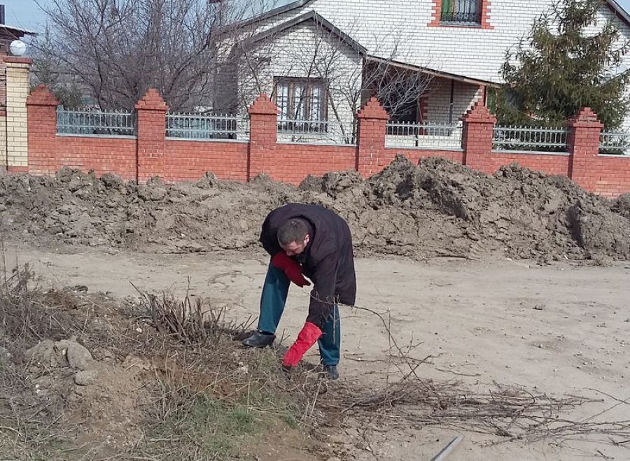 В Татищевском районе благоустраивают территорию