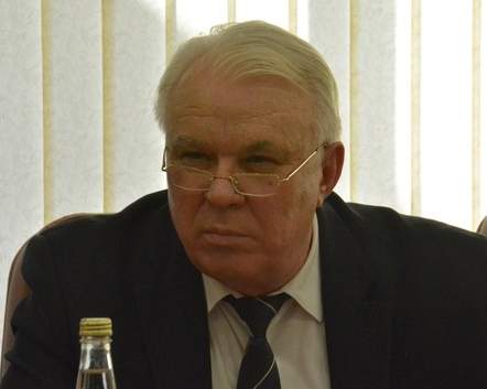 Из-за увольнения главы и судебного процесса в одном из районов Саратовской области не могут начать ремонт дорог