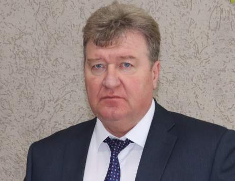 Нетрезвый мужчина на мотоцикле наехал на колодец и упал в него 