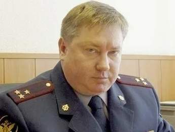 Пожилая мать отправила сыну в колонию сим-карту в конфете