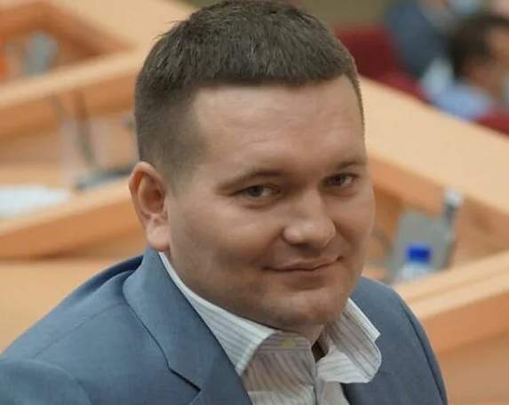 Стало известно, кто из списка кандидатов в депутаты от «ЕР» владеет акциями The Walt Disney, 90 миллионами квадратных метров земли и получал доход от фирмы, входящий в американский холдинг