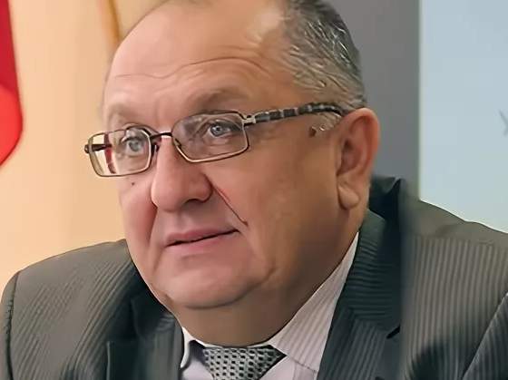 Дом на Чернышевского продолжает заливать, чиновники все 