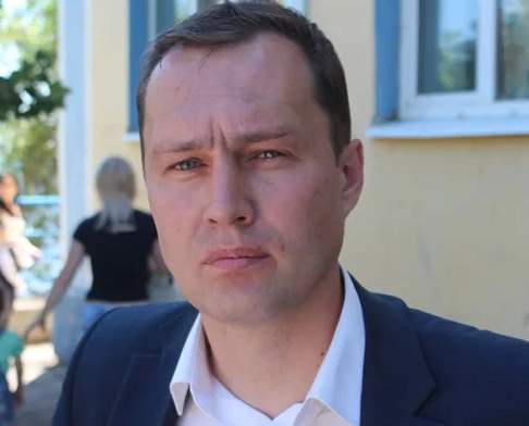 Рано утром в Татищевском районе столкнулись два грузовика: есть погибший 