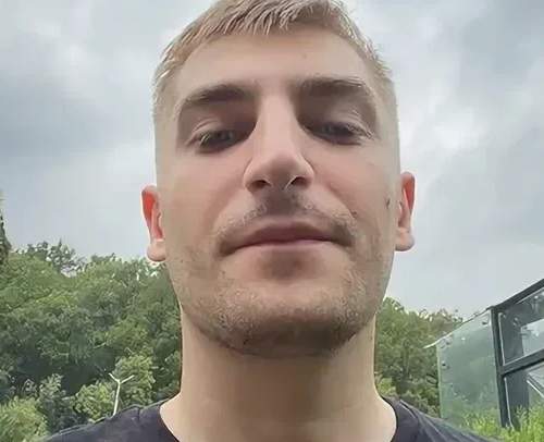 «Один из самых загадочных музыкантов» признался федеральному телеканалу, что живет в Саратове