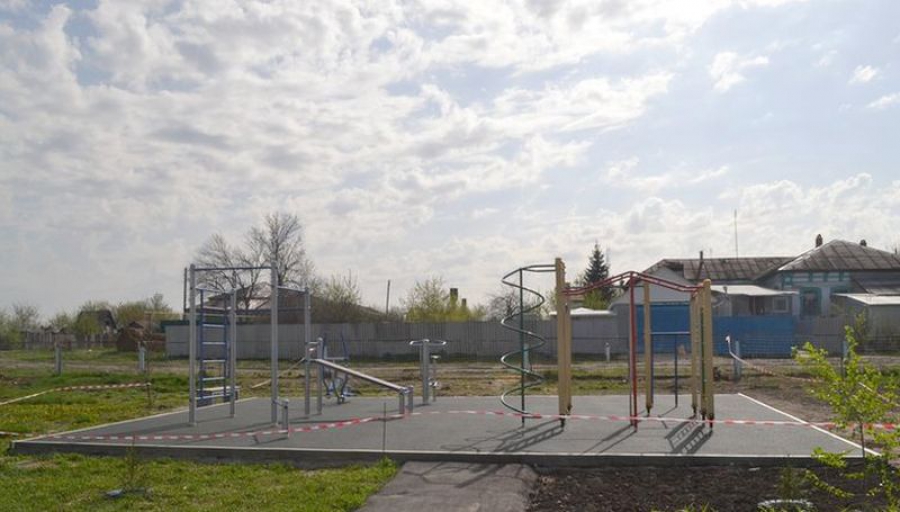 В Идолгском МО устанавливают детскую площадку